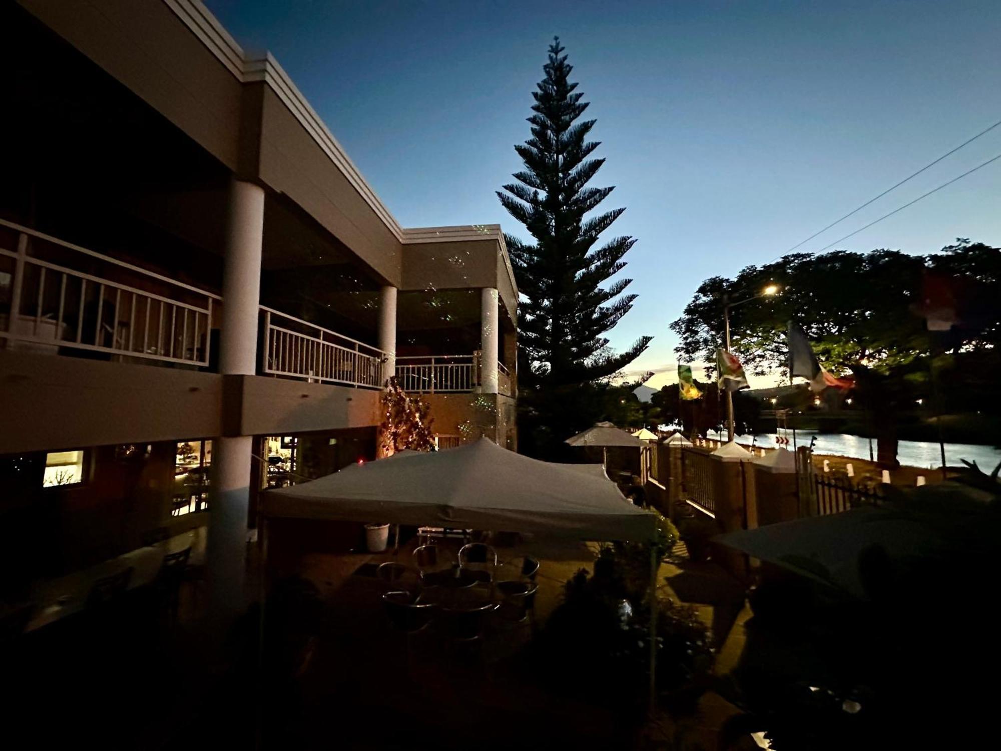 Sunset Boulevard Riverlodge 파를 외부 사진